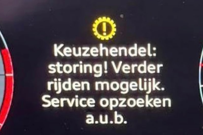 Instrumentenpaneel met de melding: Keuzehendel: storing! Verder rijden mogelijk. Service opzoeken a.u.b.